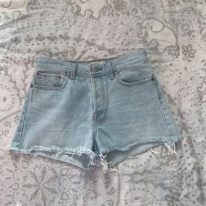 Levi’s Wedgie Short Blue Light Wash Button Fly Big E Jean Shorts Sz 28